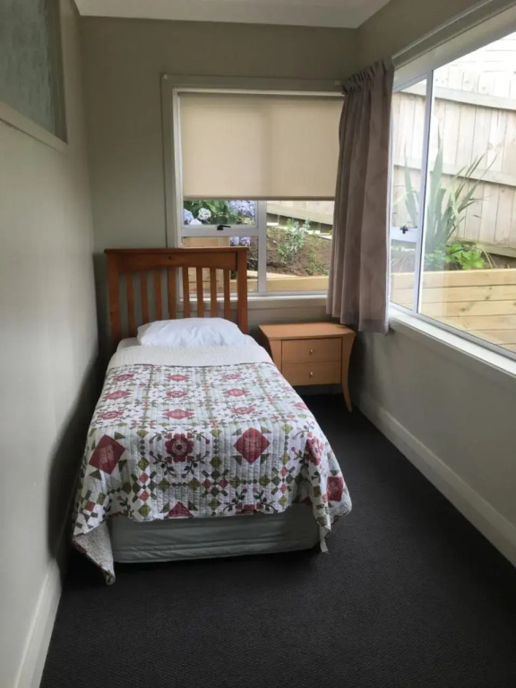 4 Parris St