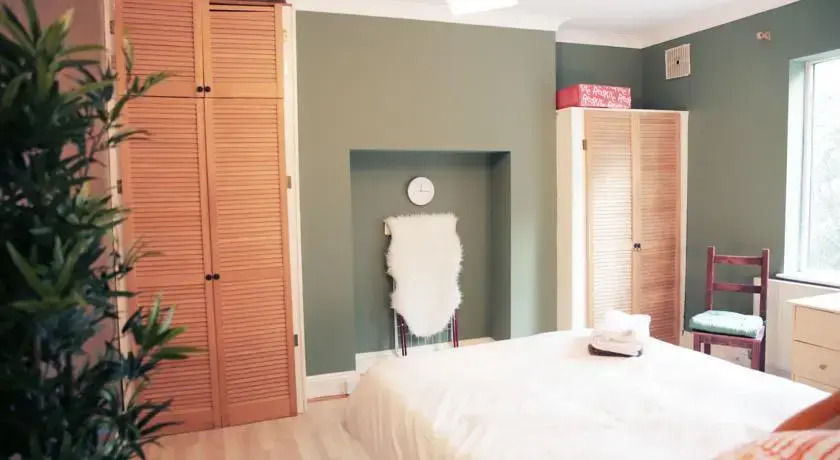 Family 3 Bedroom Home in Maida Vale