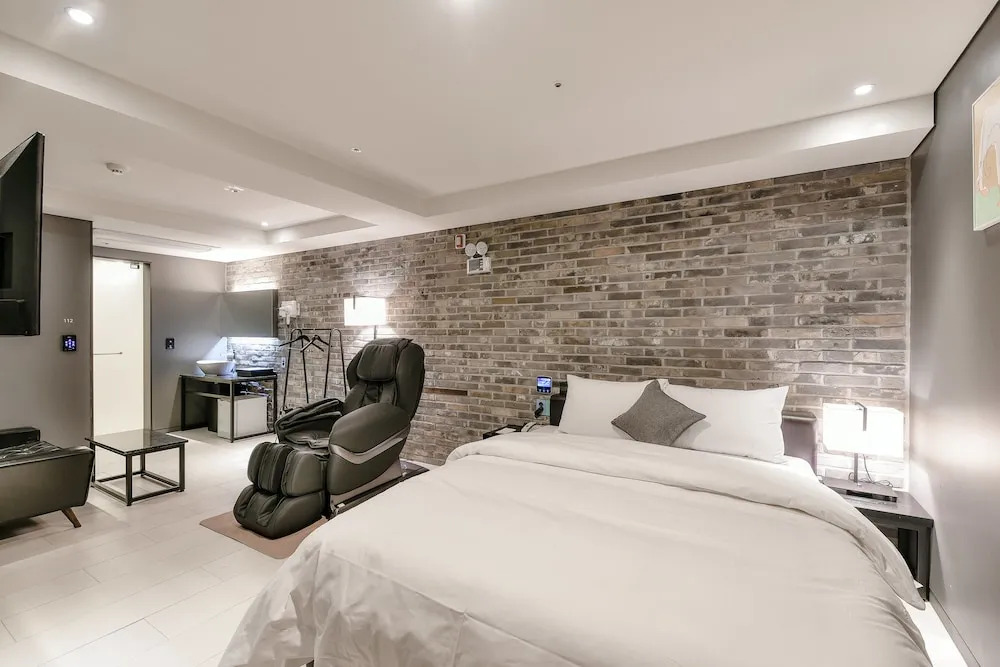 Hwaseong Wall Hotel