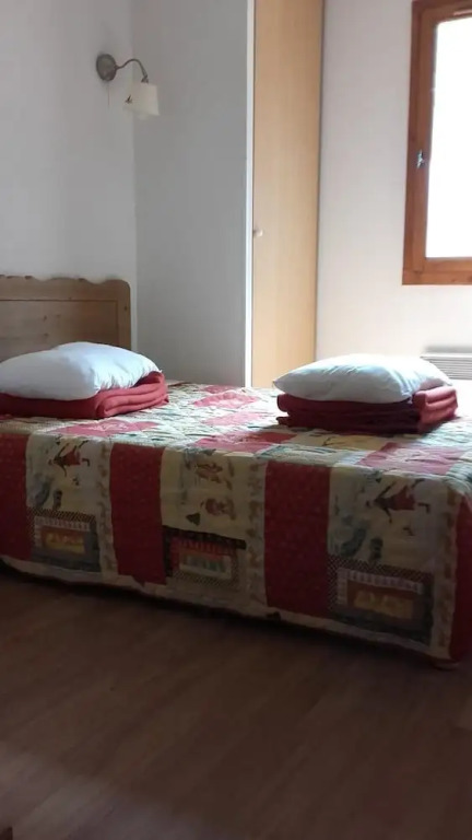 2 Rooms 4 People 2 Exposed East