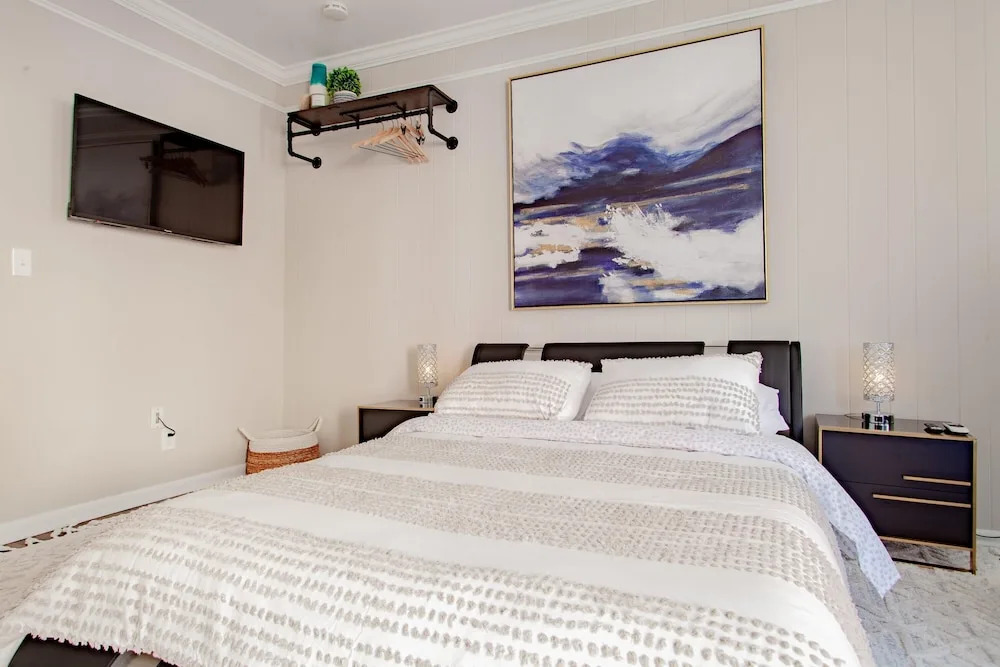 Little Penthouse in Little Italy Near Inner Harbor