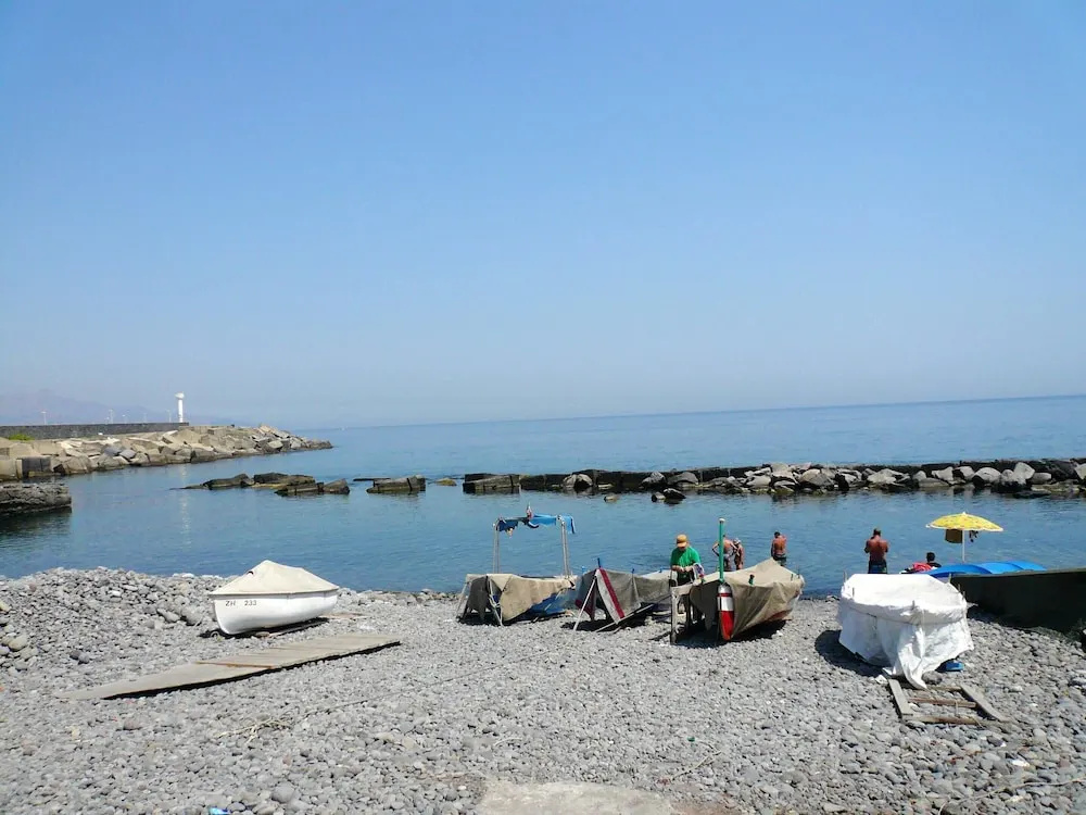 House With 3 Bedrooms in Riposto, With Wonderful sea View and Enclosed