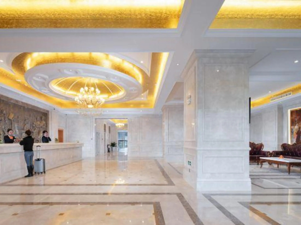 Vienna International Hotel (Baoji High-speed Railway Station)