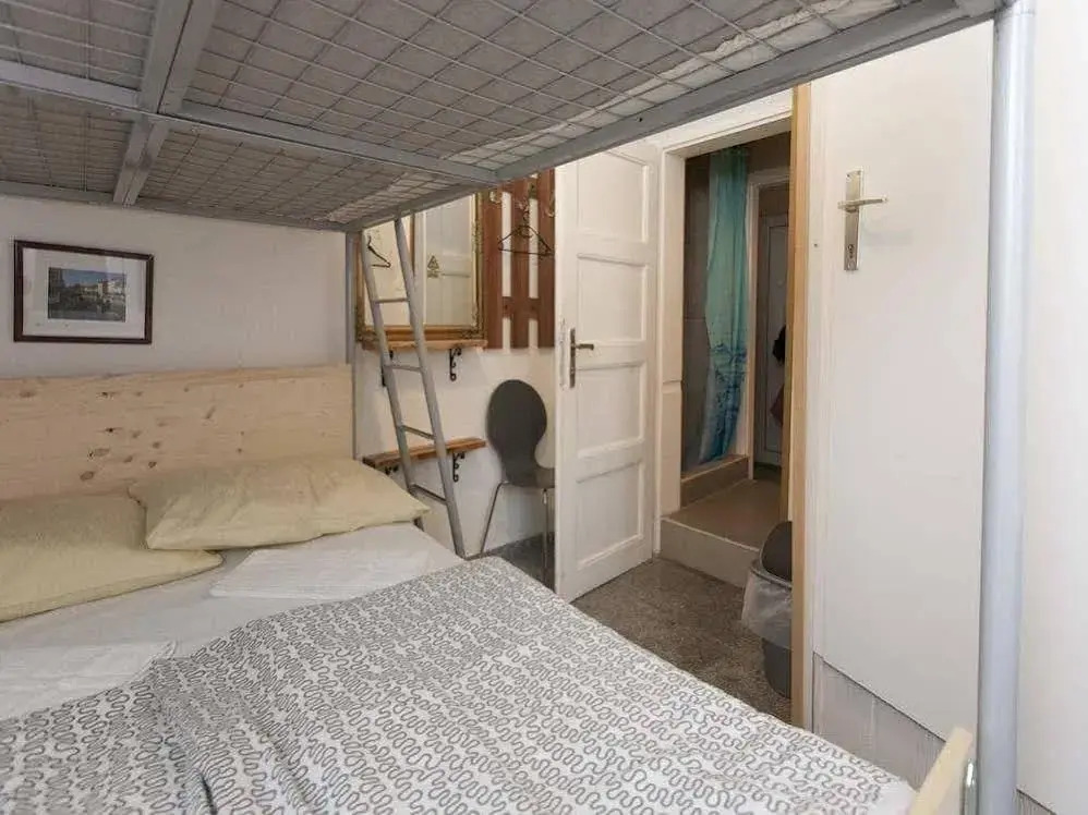 Hostel 24