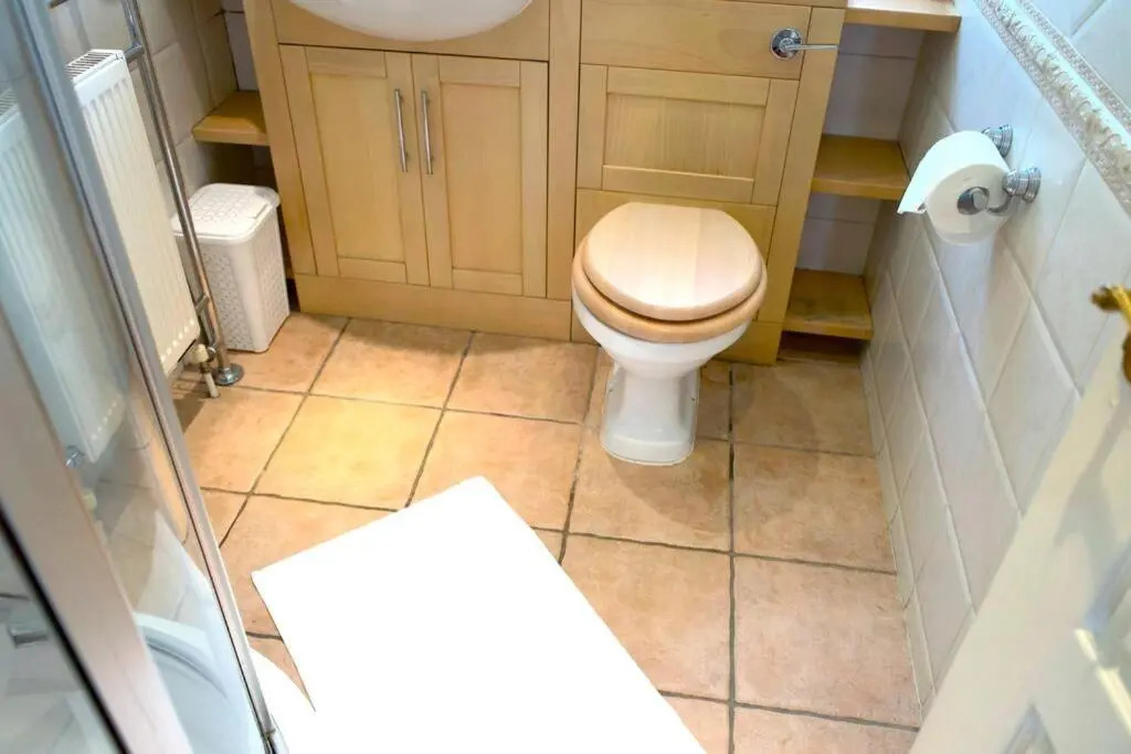 Large & Comfy House in Birmingham, 4 Bedroom,Secured Free parking ,Free wifi