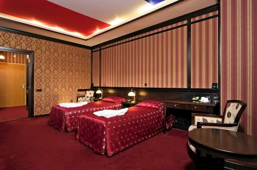 Attache Hotel