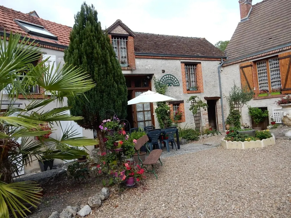 House With one Bedroom in Mer, With Enclosed Garden and Wifi