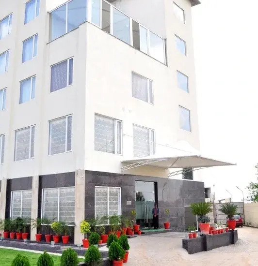hotel the royal bharti