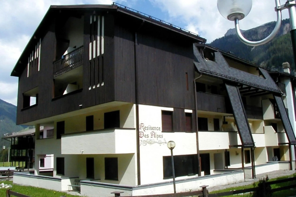Enrico: large three room apartment. (022036-AT-907442)-369 ENRICO