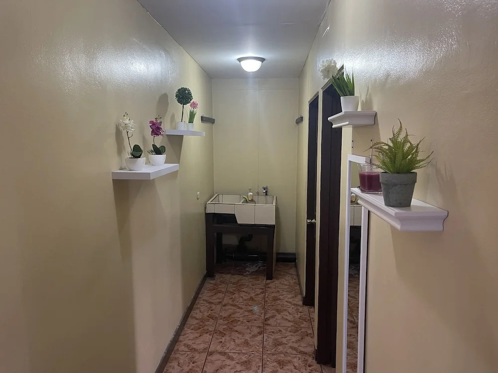 Luxurious Central Apt / 5 min from the Airport