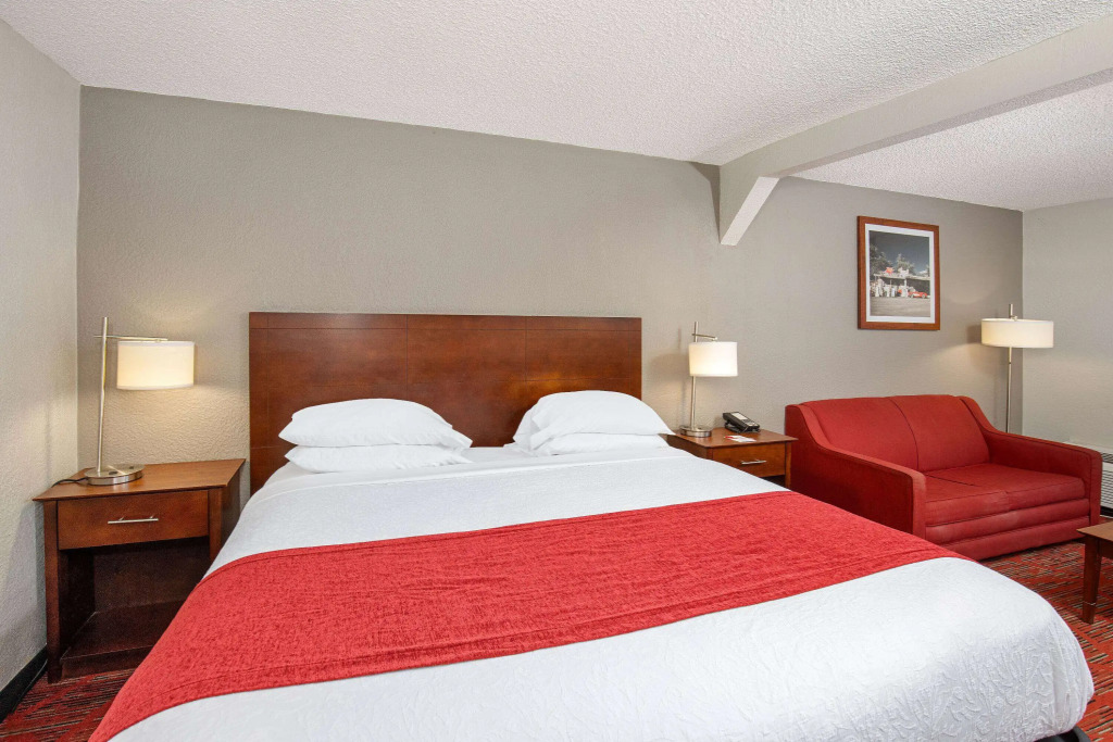 Ramada by Wyndham Bowling Green