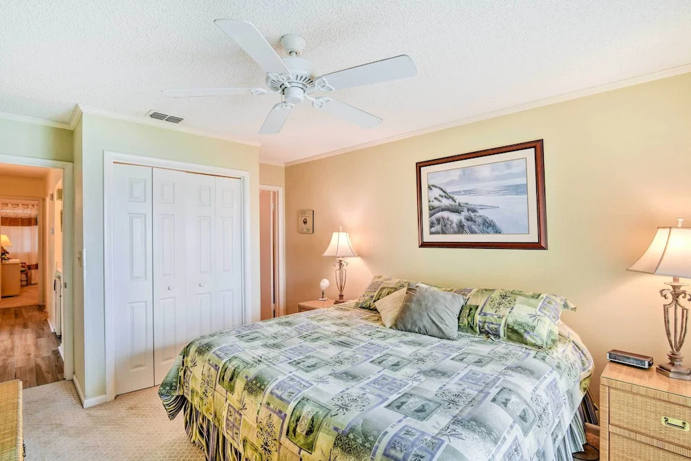 1 Mi to Apache Pier: Myrtle Beach Condo w/ Pool