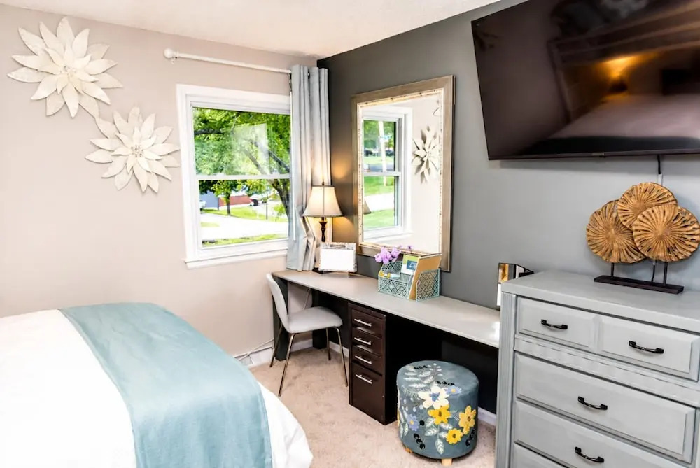 2 Miles to World Cup 3BR 3BA Ensuites Sauna Theater