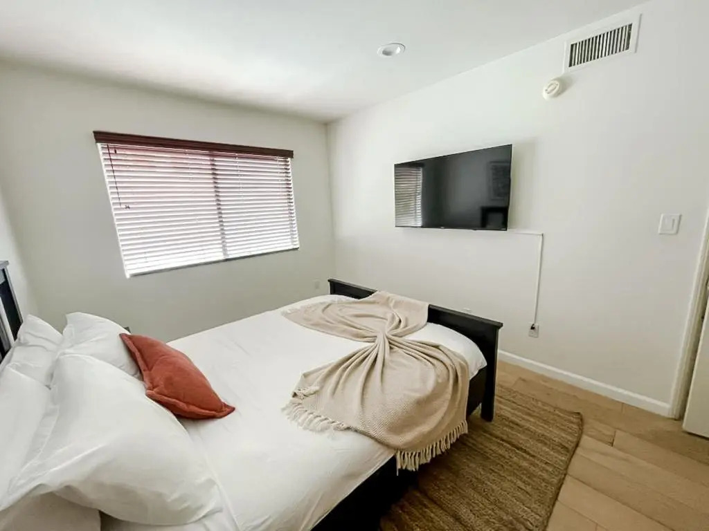 Supreme 2BD/3BA Condo - Los Angeles