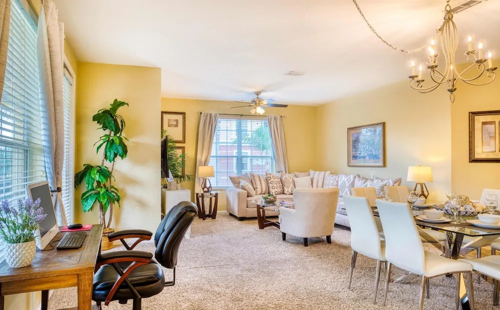 Cozy Condo W/private Balcony Steps to Conv. Ctr