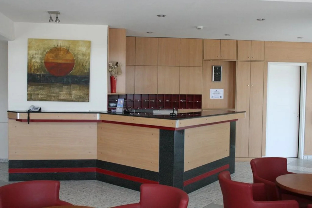 Irinna Hotel-Apartments