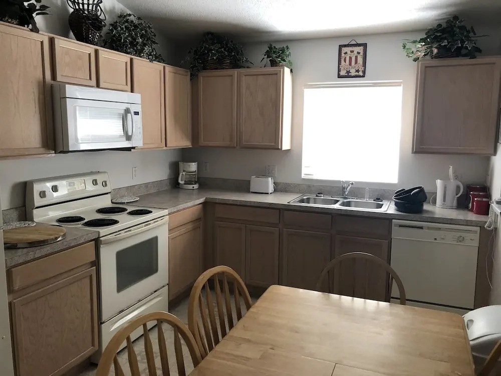 Lovely 4 Bed Home with Private Pool in Disney Area HL138EVD