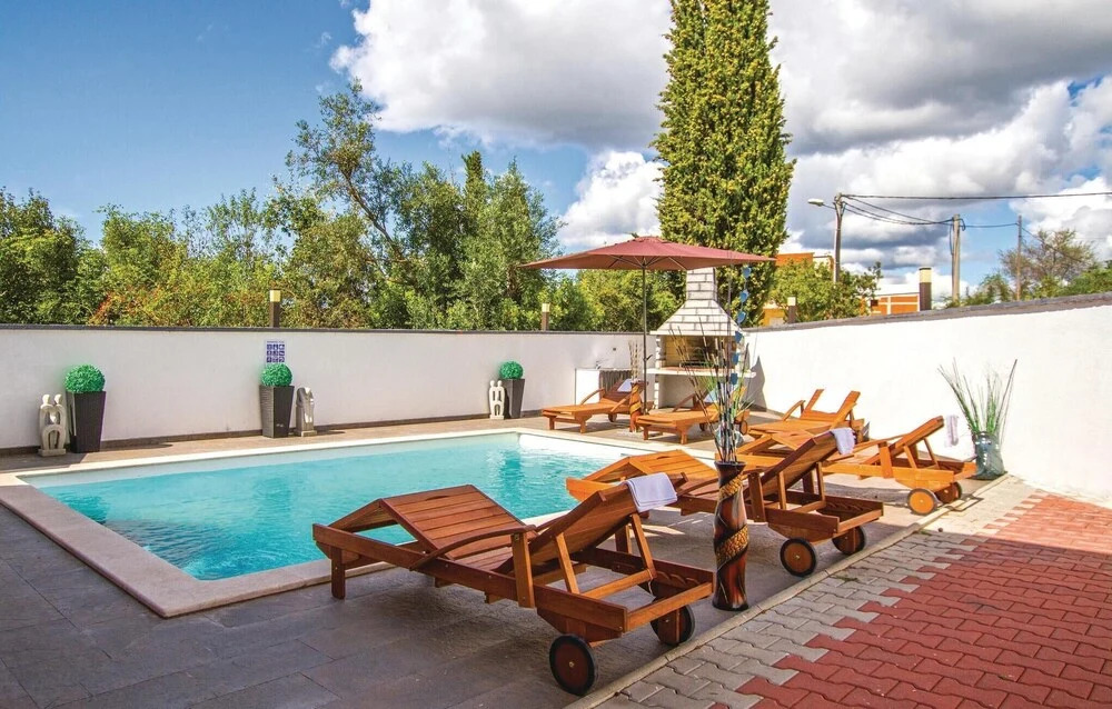 Stunning Home in Pula With Wifi and 7 Bedrooms