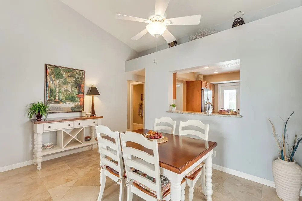 In Golf Course Community: Palm Desert Escape!