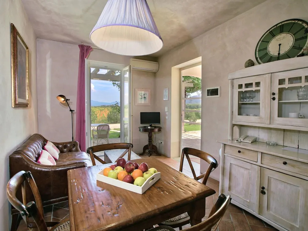 Tuscan Stay w/ Jacuzzi