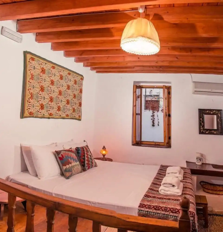 CasaLindos Traditional Houses & studios