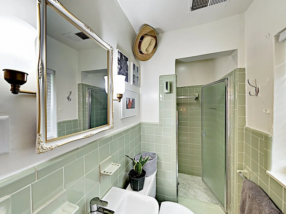 1734 Charleston (1655-161089) - 2 Br Home