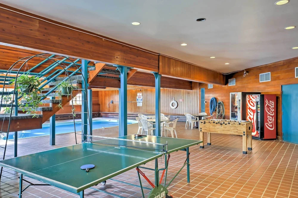 Silverthorne Condo: Patio, Mtn Views, Pool Access!