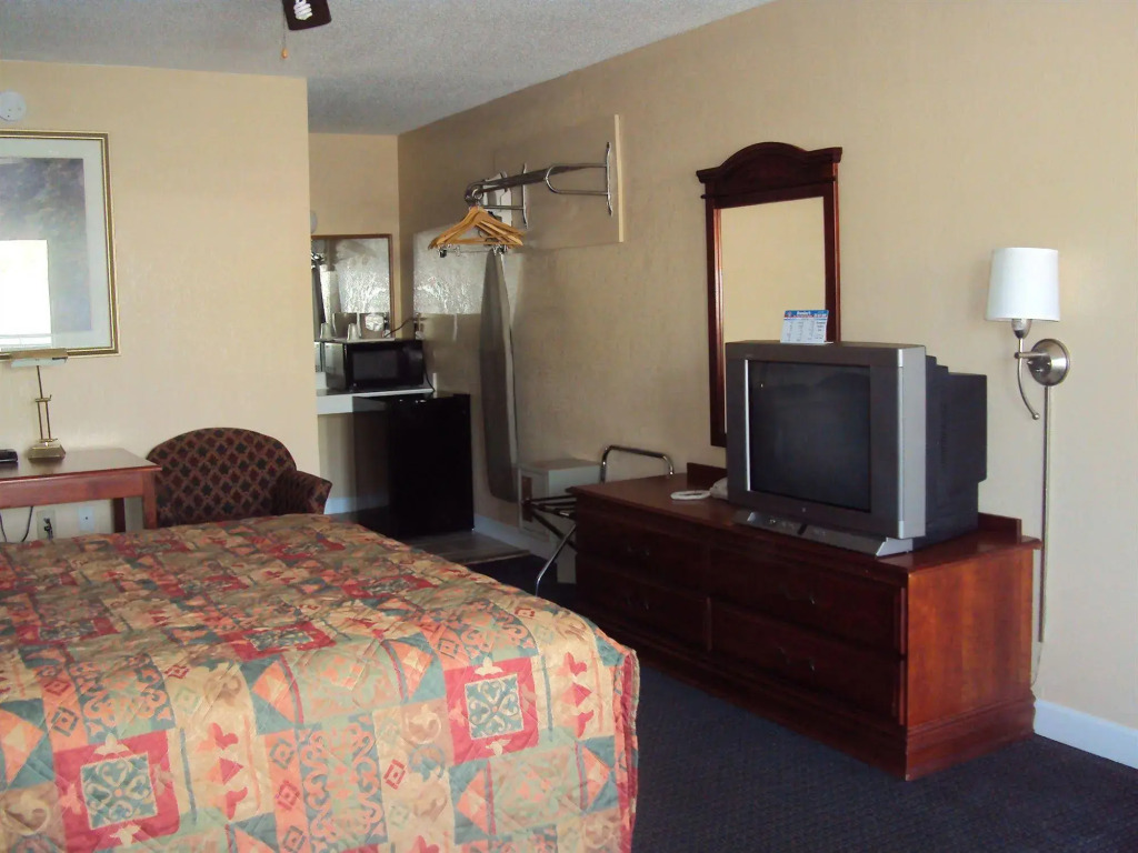 Newport News Inn