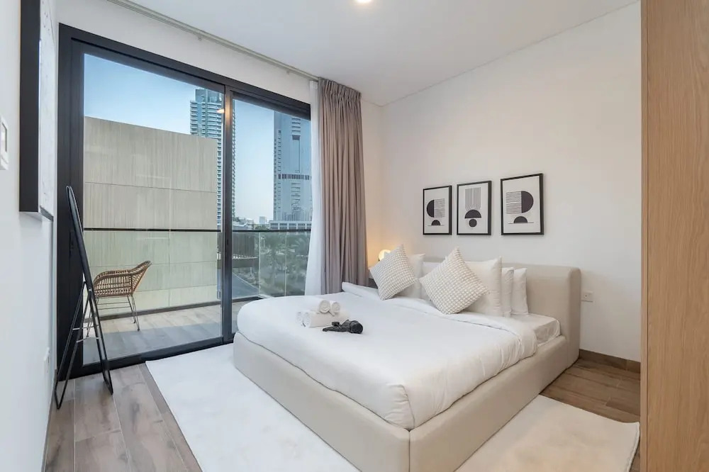 Free housekeeping visits during your stay - StayShort - Stylish, Minimalist 2-Bedroom in Jumeirah Village Circle