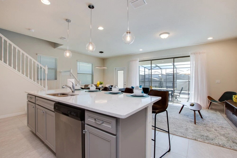 5 Bed 4 Bathroom Town Home