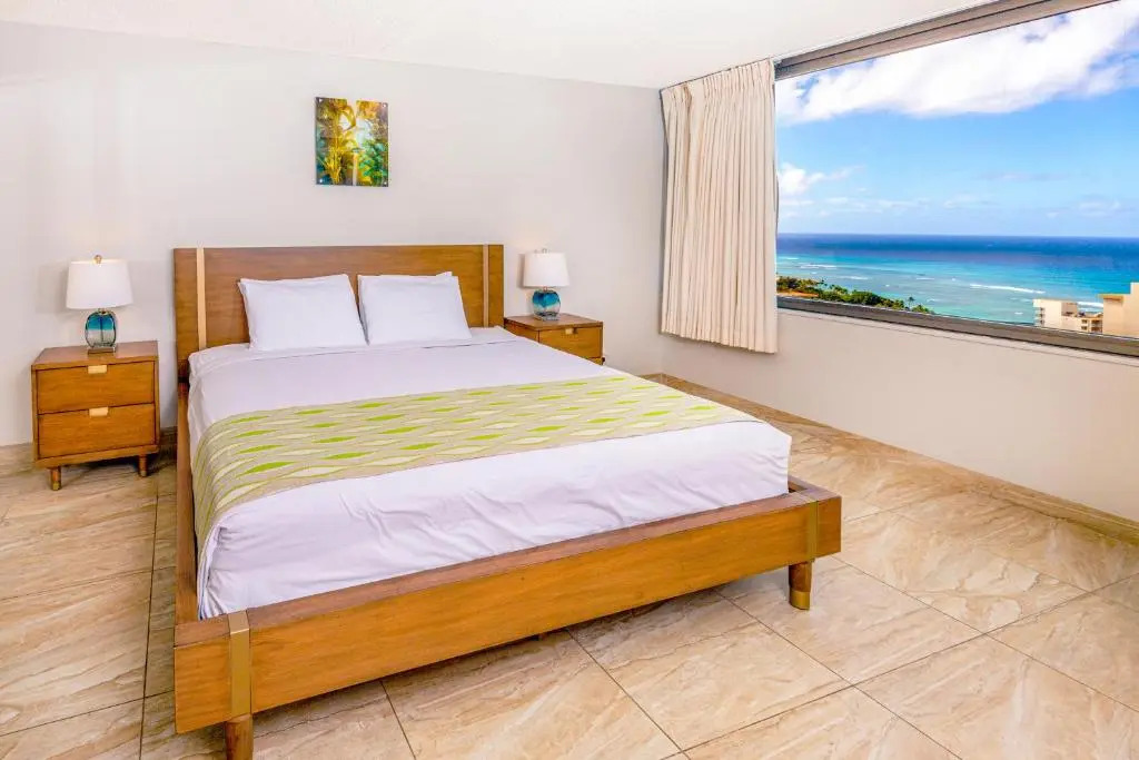 35th Floor Condo with Ocean Views, Parking, WiFi, AC - Short Walk to Beach!