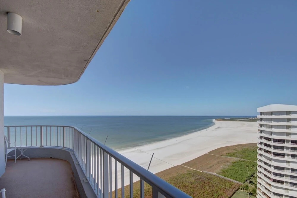 Rs 2304 - Royal Seafarer 2 Bedroom Condo by Redawning