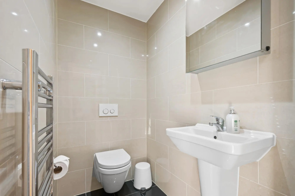 Three Bedroom Apartment in Hoxton