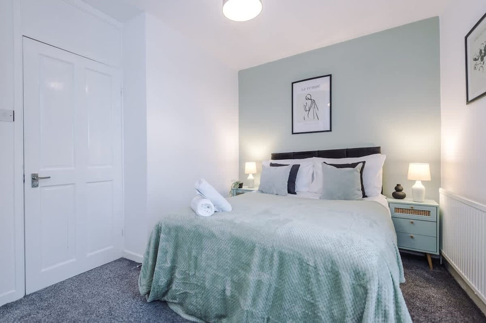 Spacious Home Ideal for Contractors Sleeps 7