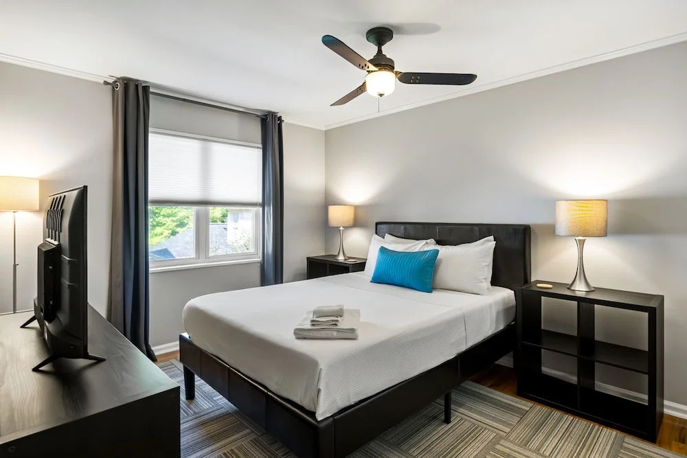 B2bb Enjoy a Full Kitchen in an Affordable Condo Near Peachtree Street
