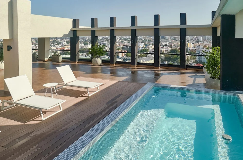 3BR Elegant Spot Downtownsd Family Pool