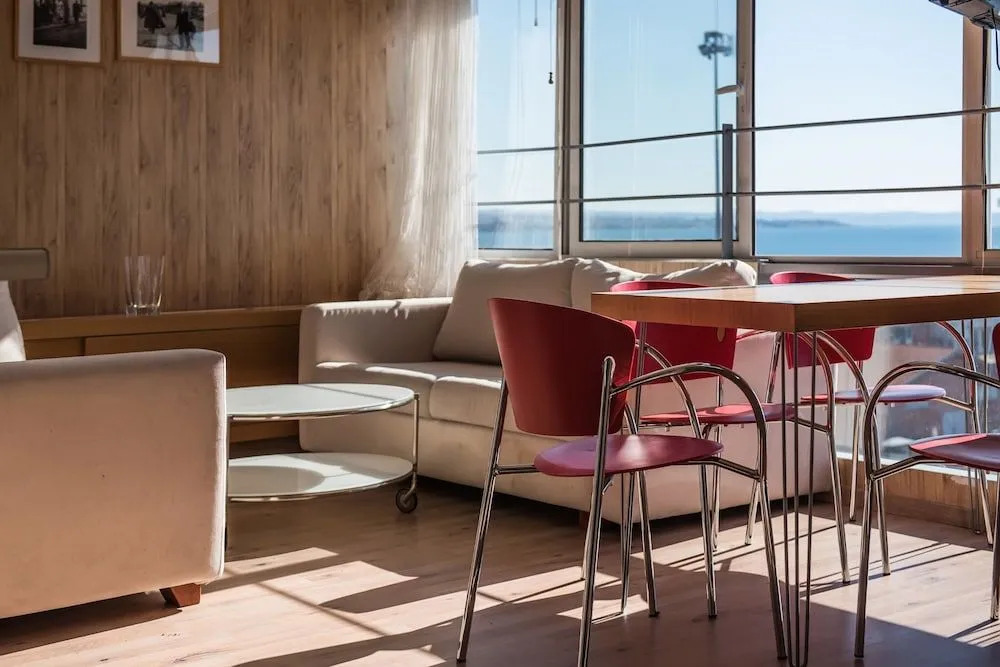 #Halu! - Spacious Home with Sea View