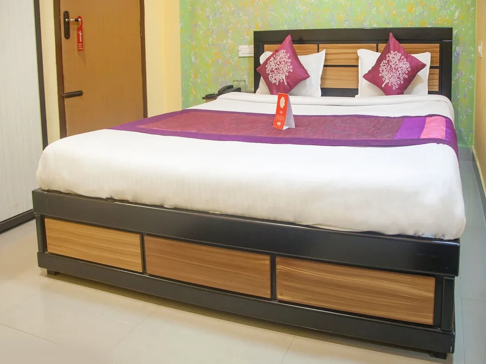 OYO 10673 Time Palace Residency