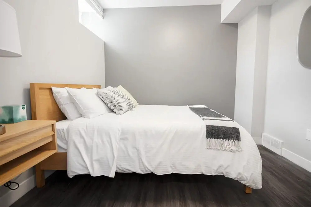 Modern 3BR Unit on Jessie Ave With Insuite Laundry