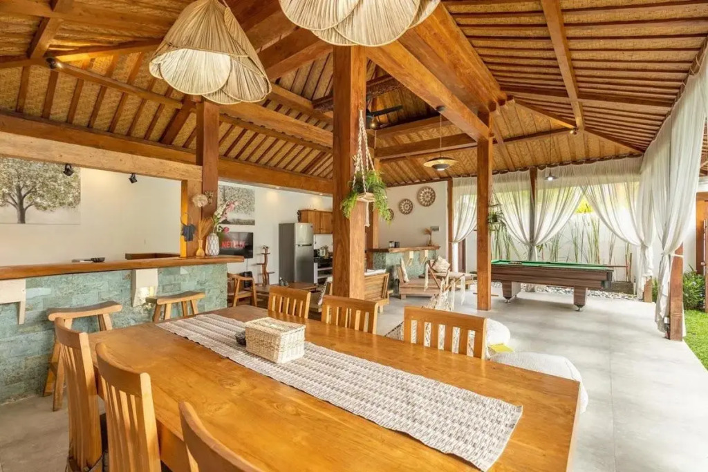 Elvano villa in heart of seminyak and near beach