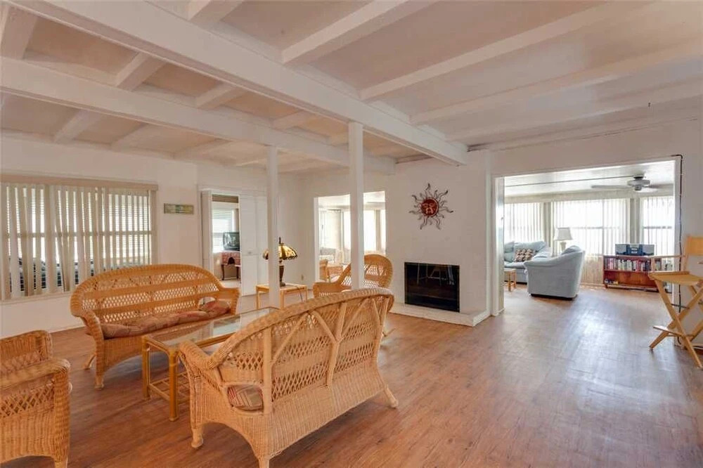 Beachfront Dunes, Sleeps 8, 3 Bedrooms plus Den, Gulf Front, Pet Friendly