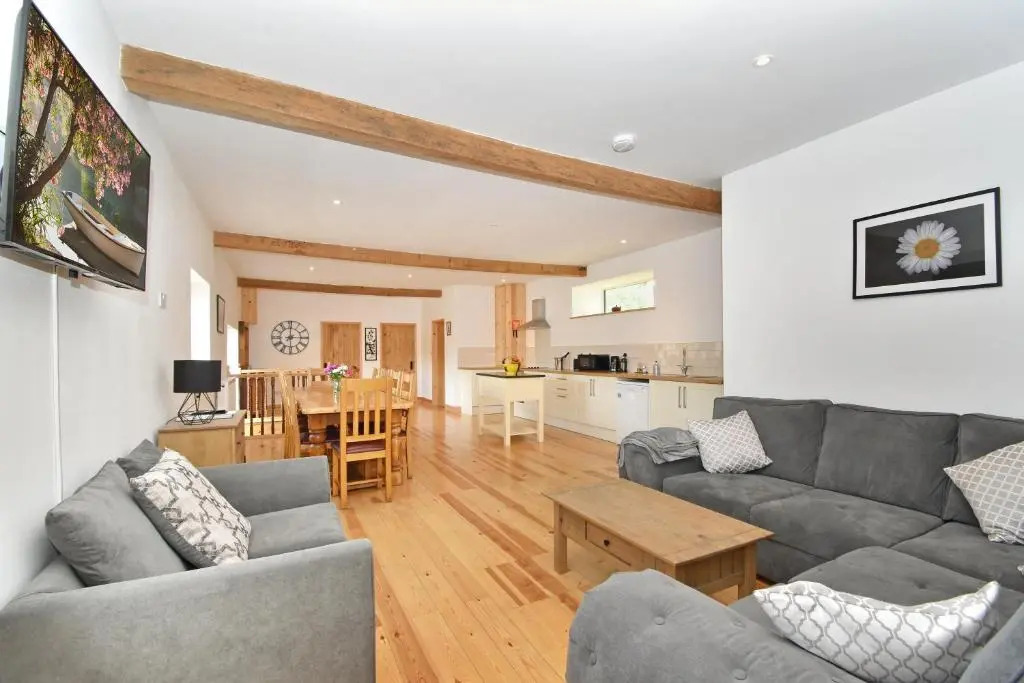 5 Bed Barn Conversion - with private hot tub