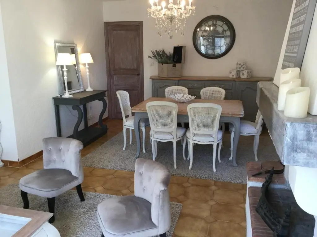 authentic provencal mas with pool, in the countryside of the village of sénas, close to the luberon and the alpilles, sleeps 8