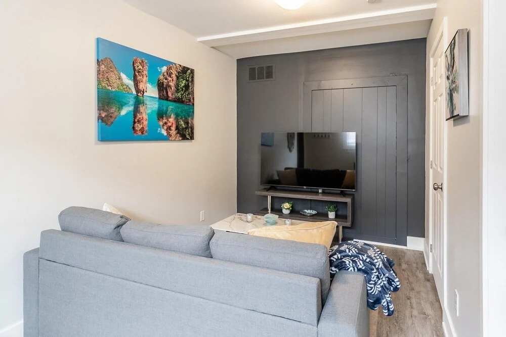 1BR Boutique Apt - Within DT Hamilton