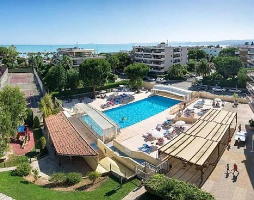 Studio in Saint-laurent-du-var, With Pool Access, Enclosed Garden and