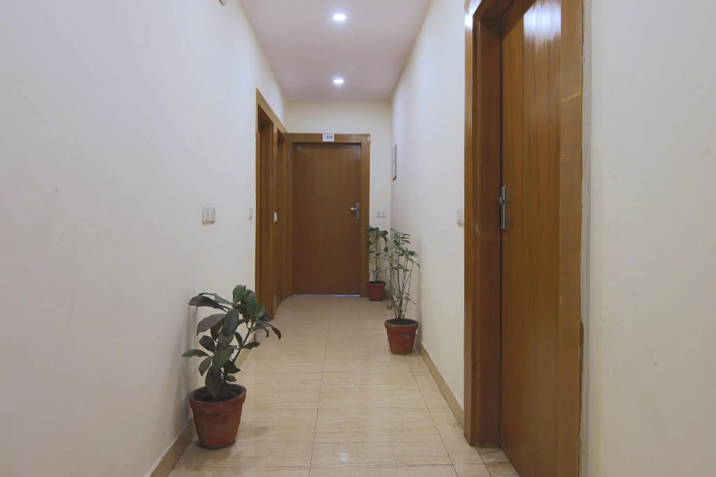 Treebo Green View, Noida