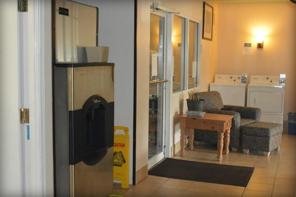 Adams Inn and Suites