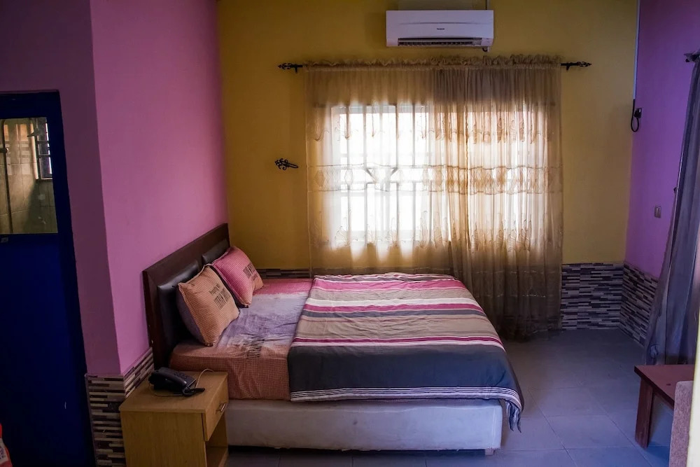 Lukham Crown Hotel