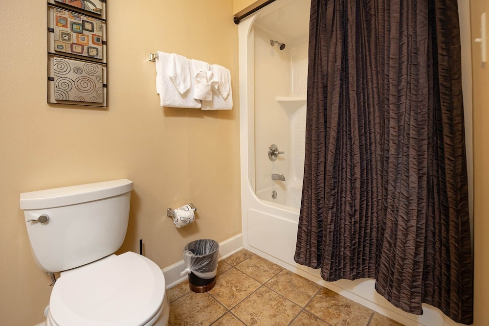 Phoenix West 207 3 Bedroom Condo