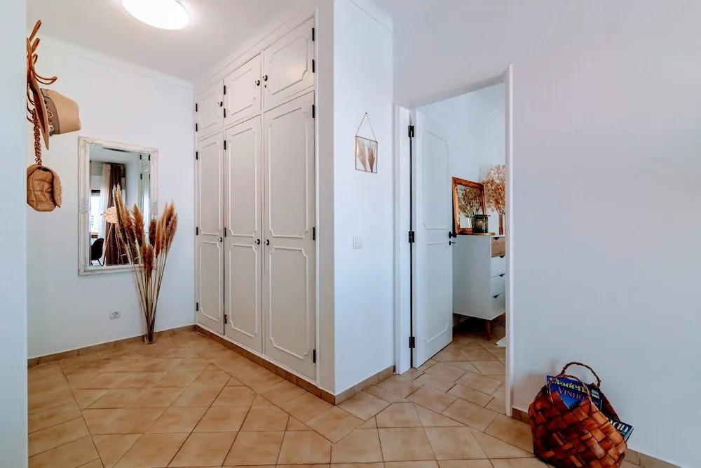 Holiday 1 Bed Apartment With Pool in Albufeira